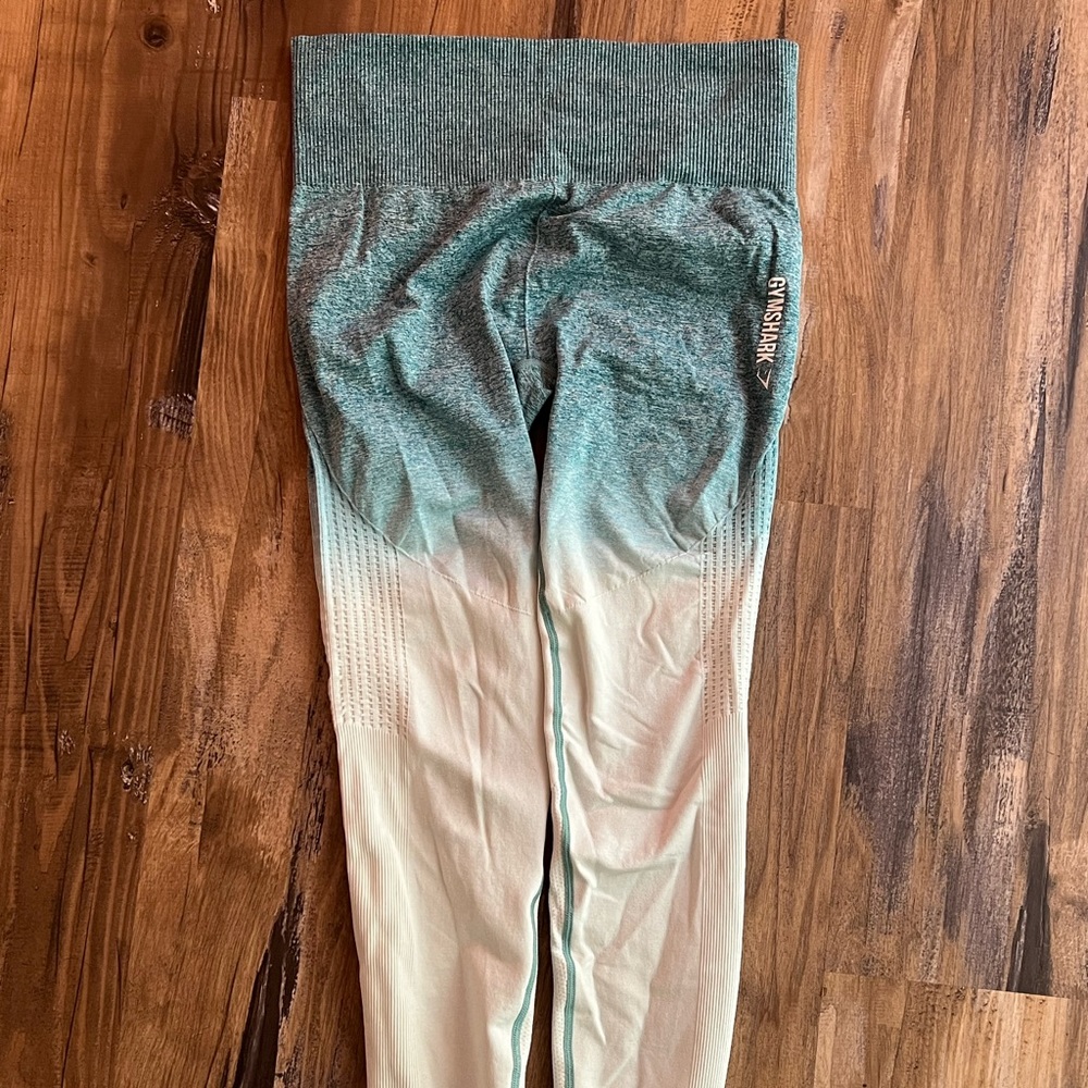 gymshark lightly used-ombre blue